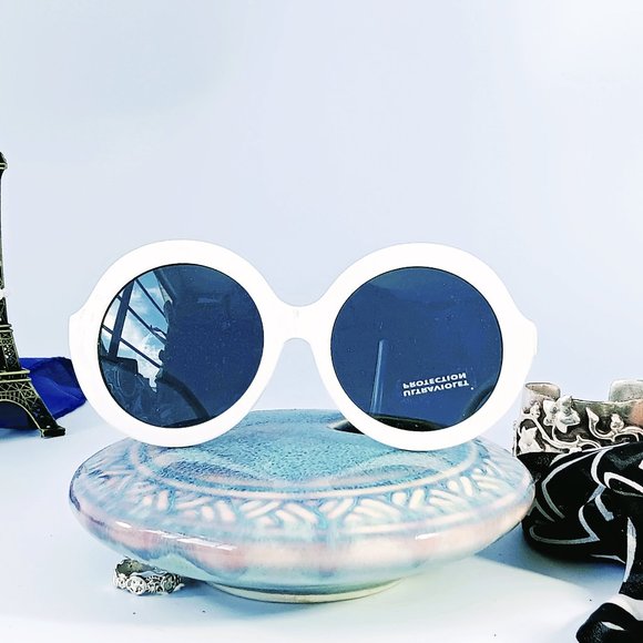 🌟 Elegance Fusion: White Oversized Sunglasses - Festivals to Retro Chic! 🌈 - Picture 1 of 2